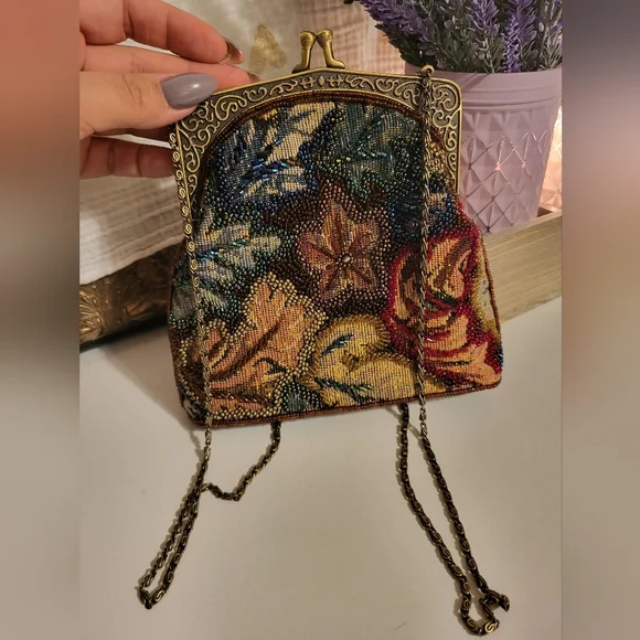 Kisslock Floral Beaded Shoulder Bag - Picture 4 of 9